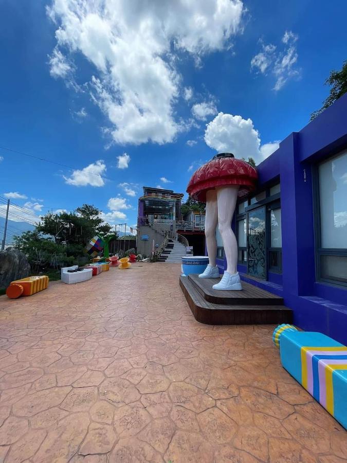 Ferienwohnung Rainbow Hill House彩虹山舍 Shigang Exterior foto